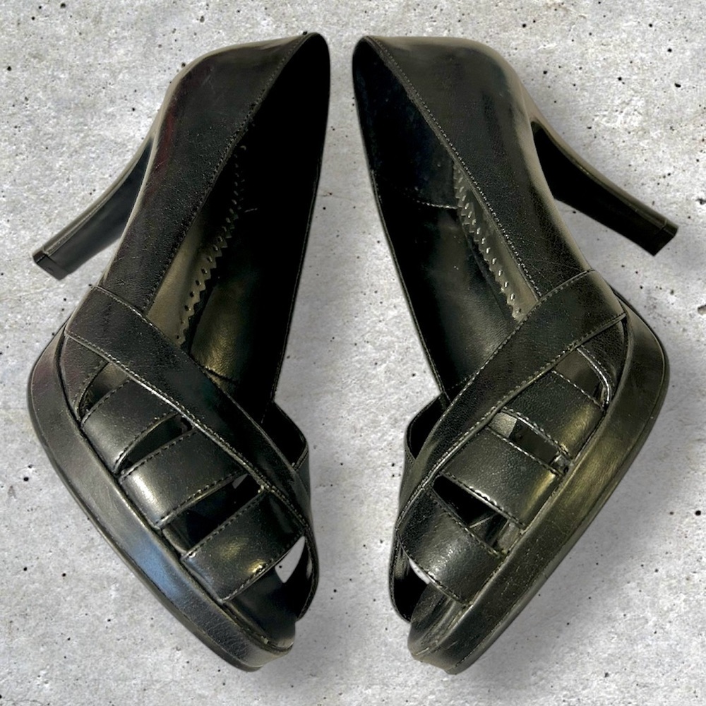 FIONI Black Cross Strap Heels. Size 8 - Picture 3 of 8